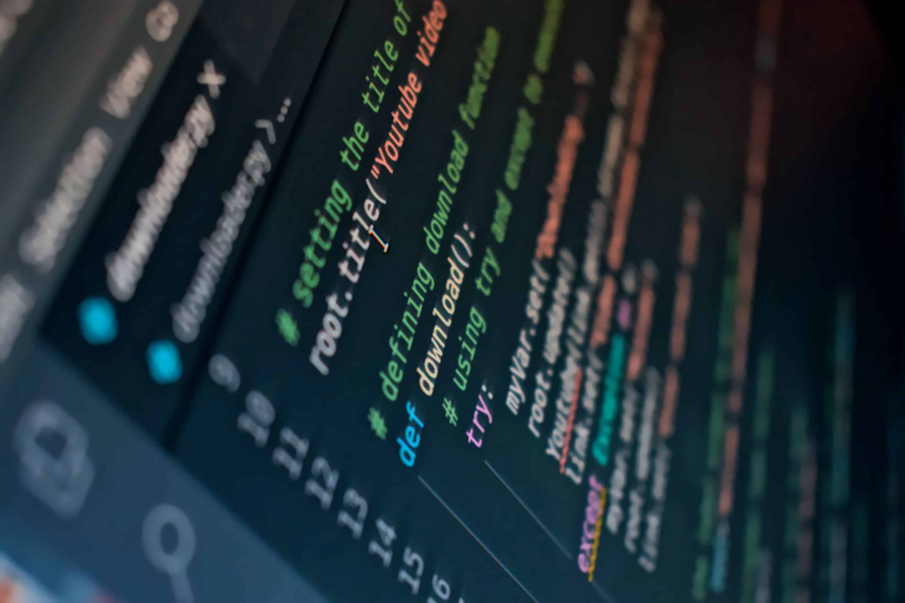 code python telechargement youtube Extrait de code Python pour télécharger des vidéos YouTube, montrant la configuration du titre et la définition de la fonction de téléchargement.