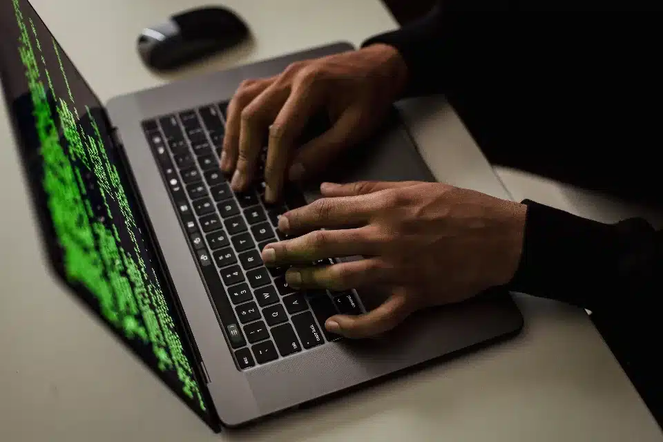 hacker ordinateur code vert hacker ordinateur code vert